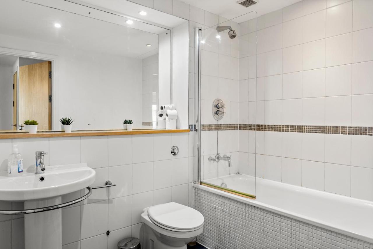 Enchanting Bristol Abode -Sleeps 6 With Balcony! Luaran gambar