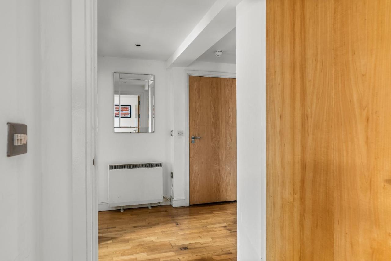 Enchanting Bristol Abode -Sleeps 6 With Balcony! Luaran gambar